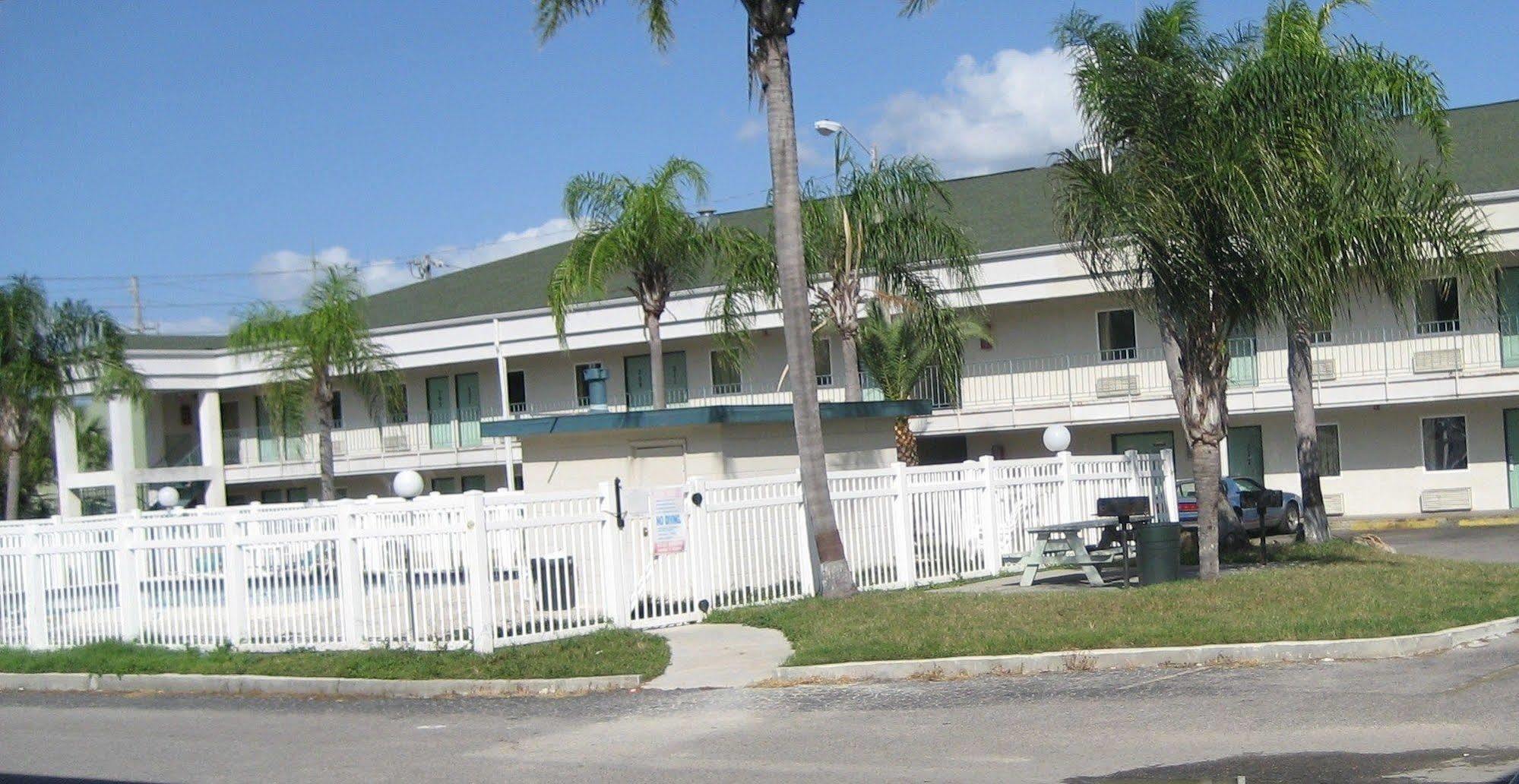 Oyo Hotel New Port Richey Gulf Beach Us 19 Exterior photo